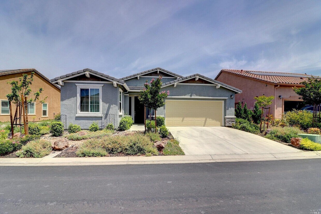 Primary Photo - 593 Waterwood Dr