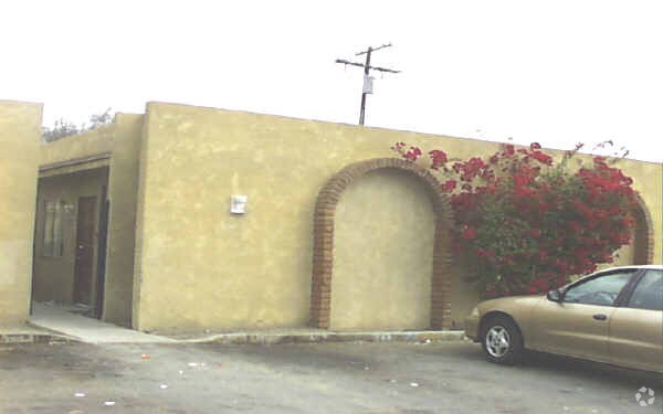 Building Photo - 556 E Chuckwalla Rd