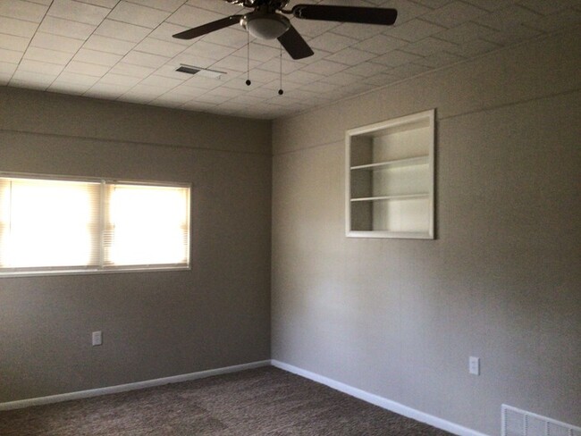 Building Photo - 2103 Snellings Dr