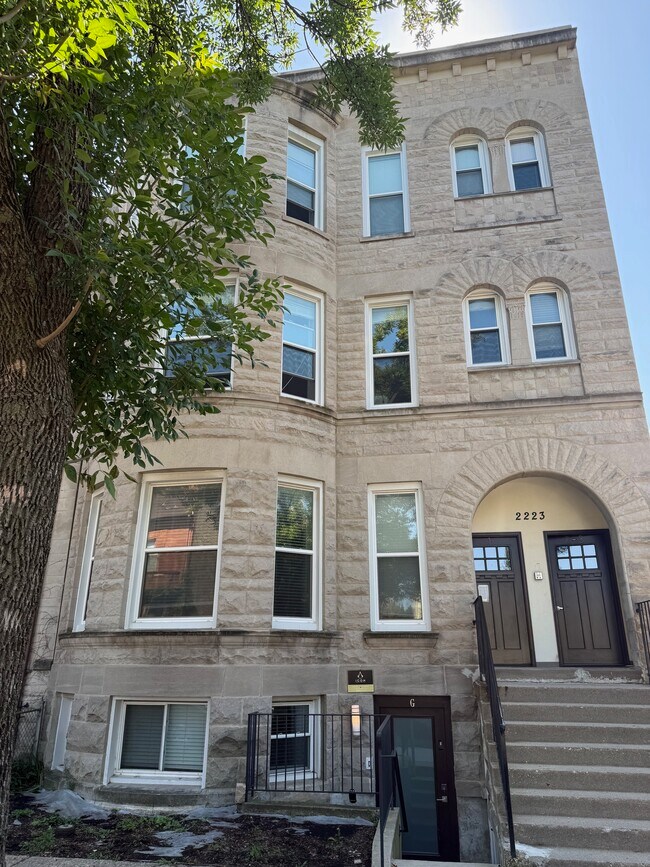 Building Photo - 2223 W Washington Blvd