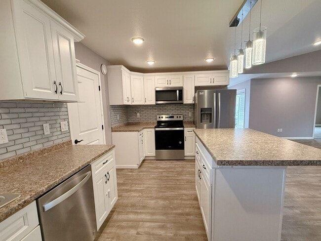 Building Photo - Modern 3-Bedroom Ranch Home w/ garage for Rent - Near Fort Wainwright