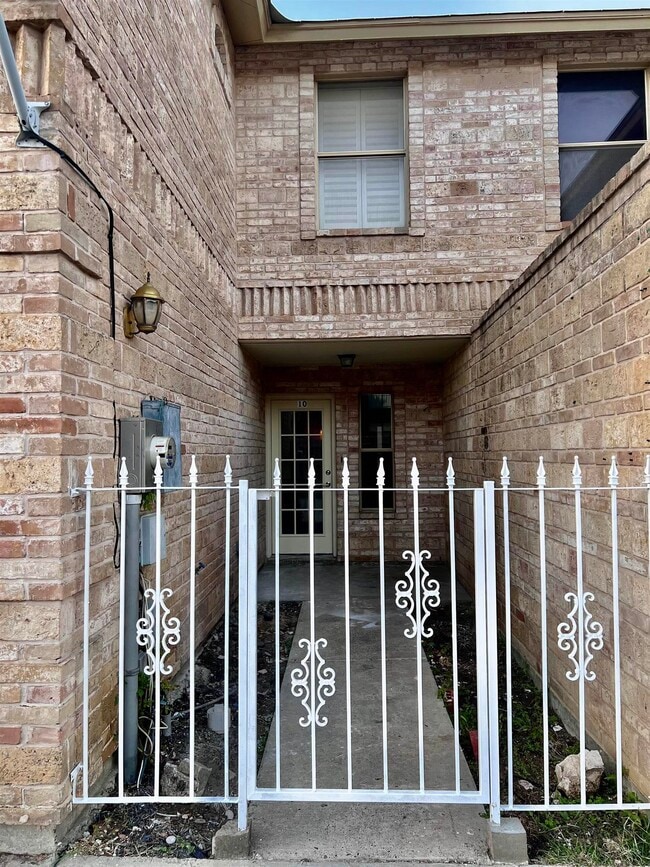 Building Photo - 1101 Shiloh Dr