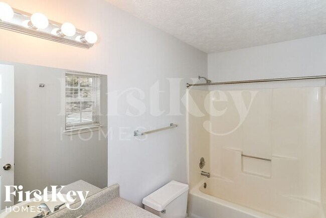 Building Photo - 1811 River Rock Trail