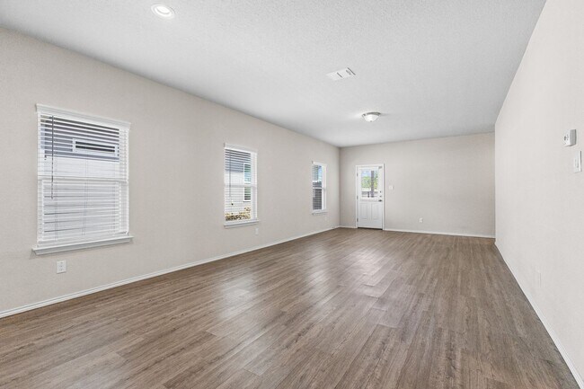 Building Photo - Well-Maintained 3-Bedroom Home – Ideal for...