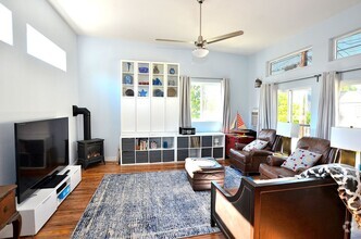 Building Photo - 968 G Ave