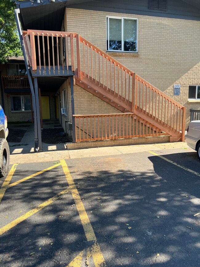 Building Photo - The Stella