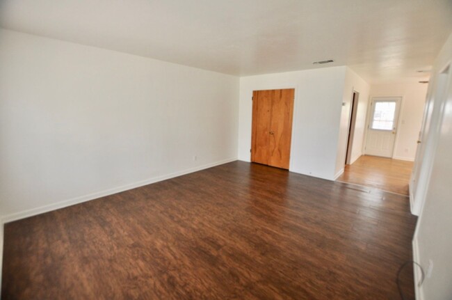 Foto del edificio - FOR LEASE!  Cute 1 Bedroom - 1 Bath - Dupl...