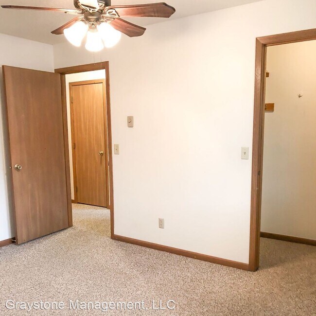 Building Photo - 1003 Briar Ln