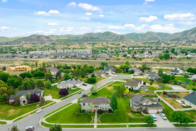 Building Photo - 796 Southfork Dr