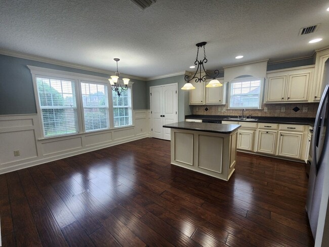 Building Photo - Modern Comfort in Nelson Hill – 3BR/2BA wi...