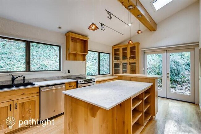 Foto del edificio - 17380 Canyon Drive, Lake Oswego, OR, 97034
