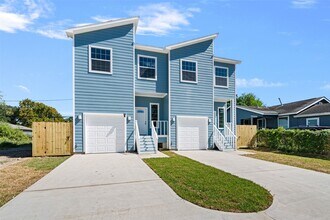Building Photo - 9409 Clinton Dr