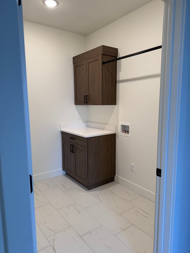 Laundry Room - 4404 W 300 N