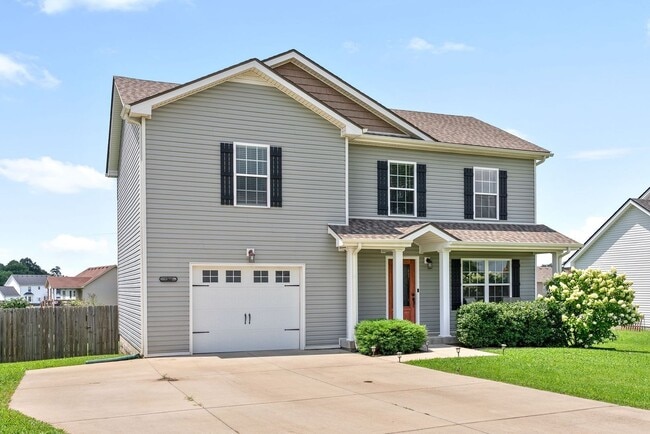 Building Photo - Spacious 4-Bedroom Home with Modern Upgrad...
