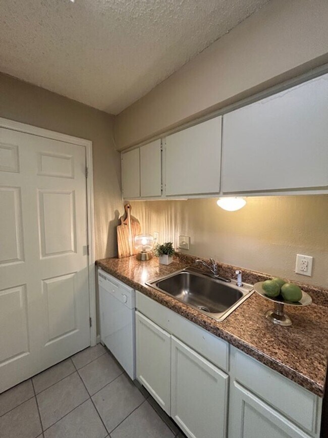 Building Photo - 843 Hammond Manor Dr