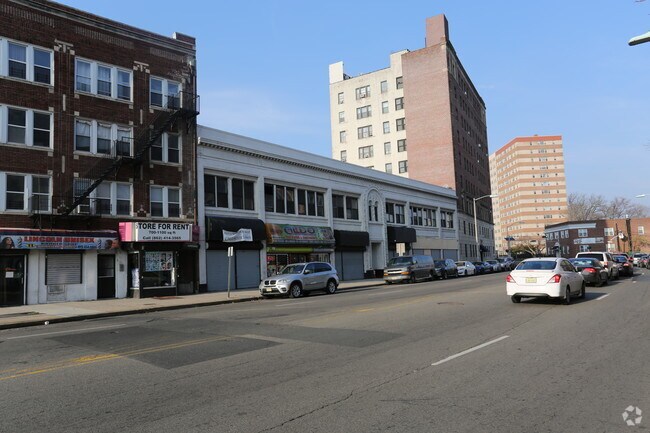 Building Photo - 13-19 N Harrison St