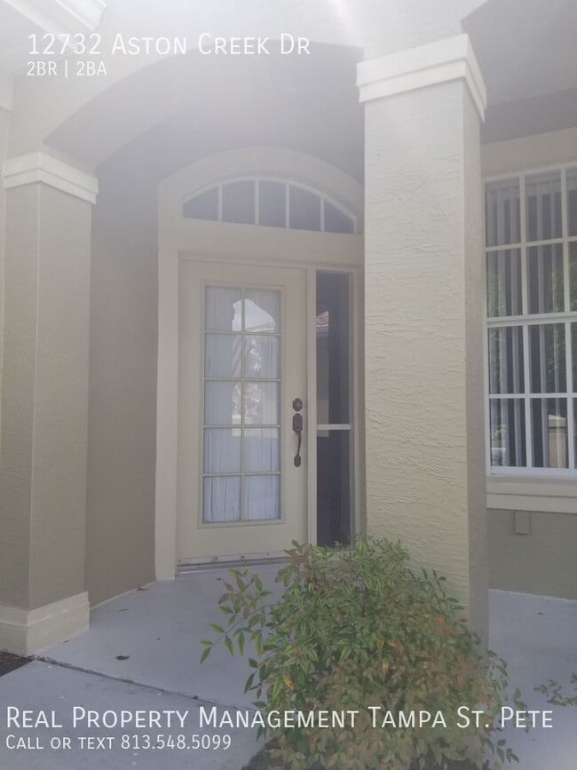 Building Photo - Lovely home. 55+