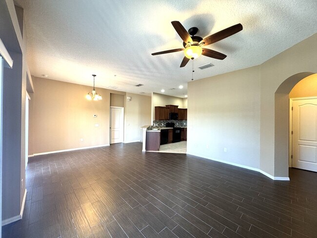 Foto del edificio - 6582 S Goldenrod Rd