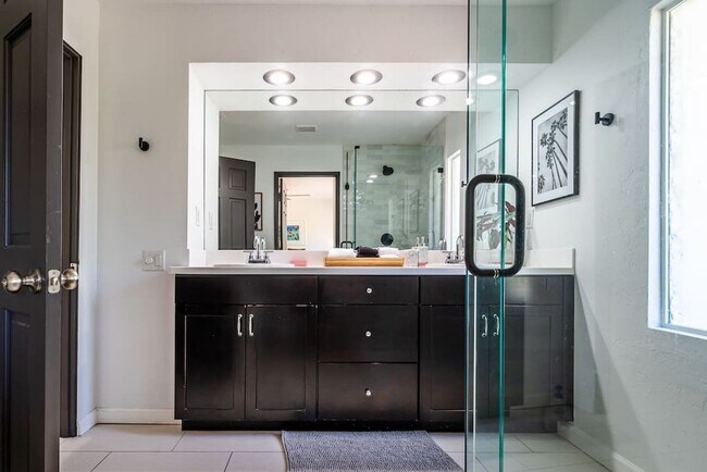 Building Photo - Luxury Mid-Century Retreat in the Heart of...