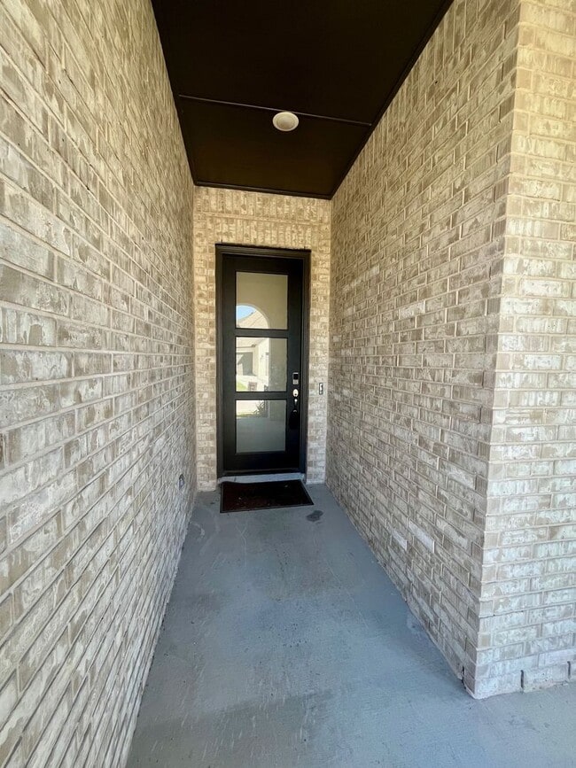 Foto del edificio - Spacious 4 Bedroom / 4 Full Bath Home w/ M...