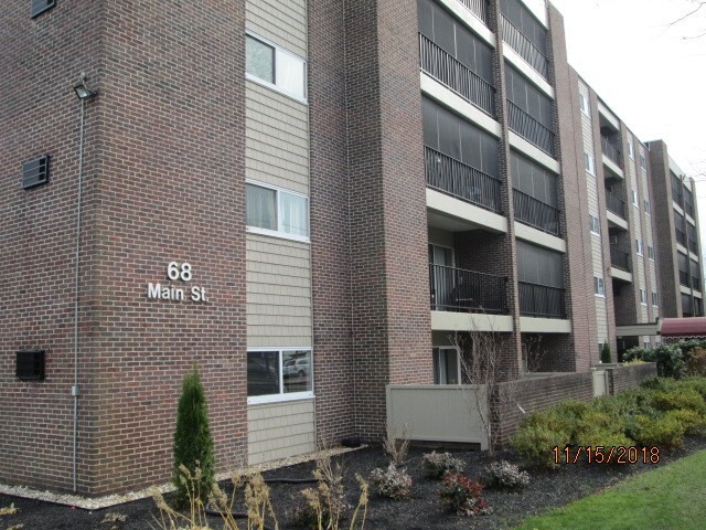 Building Photo - 68 Main St