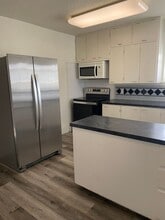 Building Photo - 400 4th Ave NE