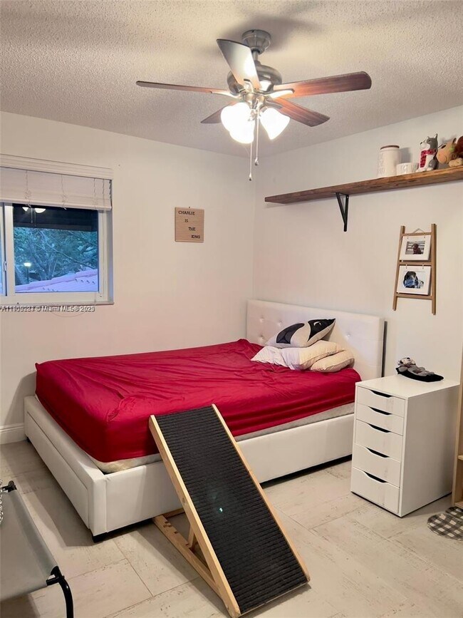 Foto del edificio - 568 N University Dr