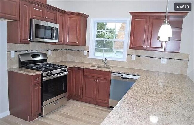 Building Photo - 48 Searing Ave