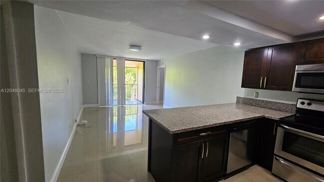 Foto del edificio - 14311 N Kendall Dr