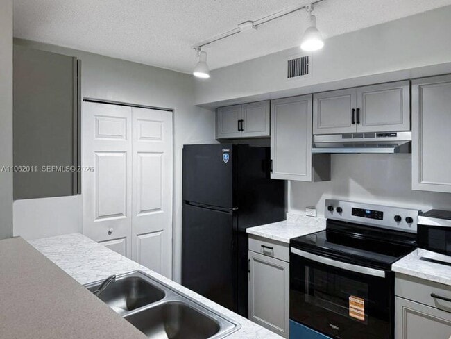 Building Photo - 11133 SW 8th St