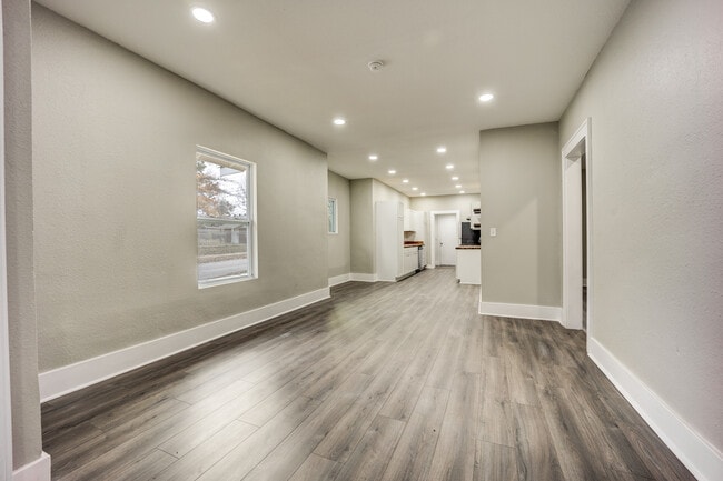 Building Photo - 922 S 23rd St