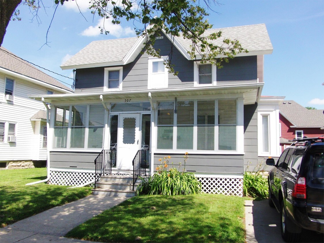 Primary Photo - 507 2nd St NW