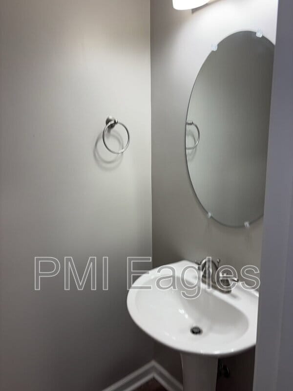 Foto del edificio - 135 Country Ln
