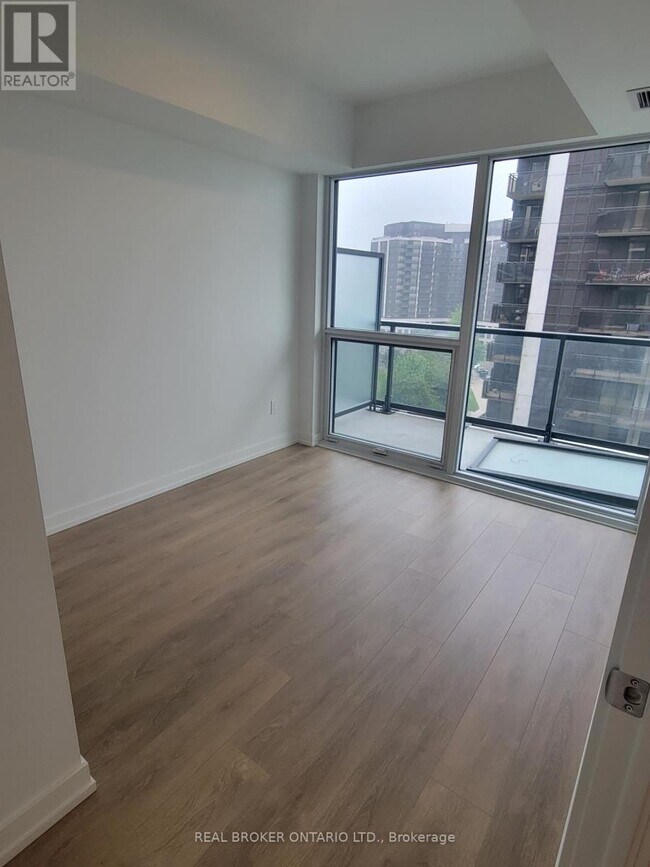 Photo du bâtiment - 1100 Sheppard Ave W