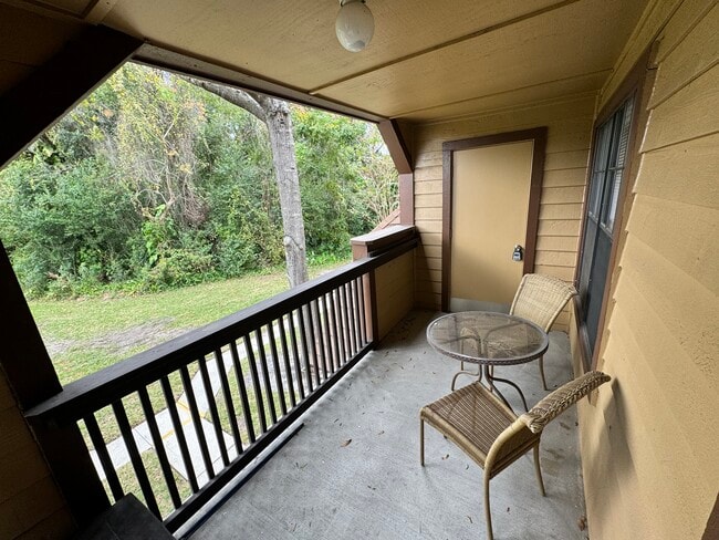 Building Photo - 360 Lake Ontario Ct