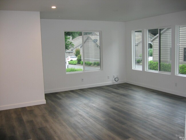 Building Photo - 6 Burgundy Way