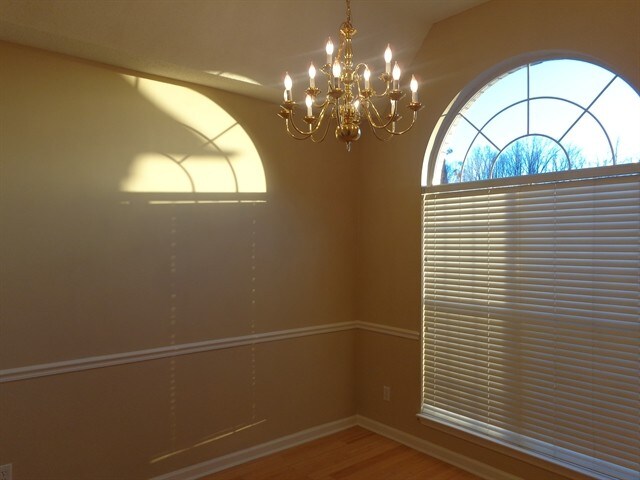 Building Photo - 10162 Lynham Dr