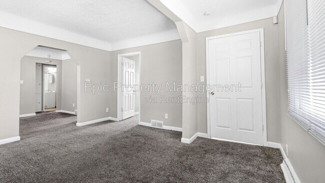 Foto del edificio - 23684 Blackett Ave