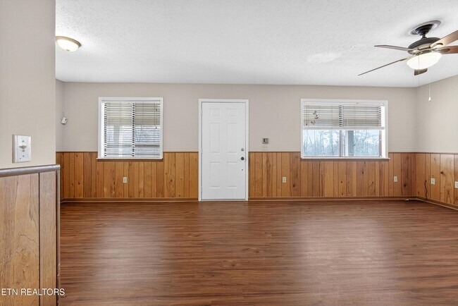 Foto del edificio - 1426 Mountain Ranch Rd