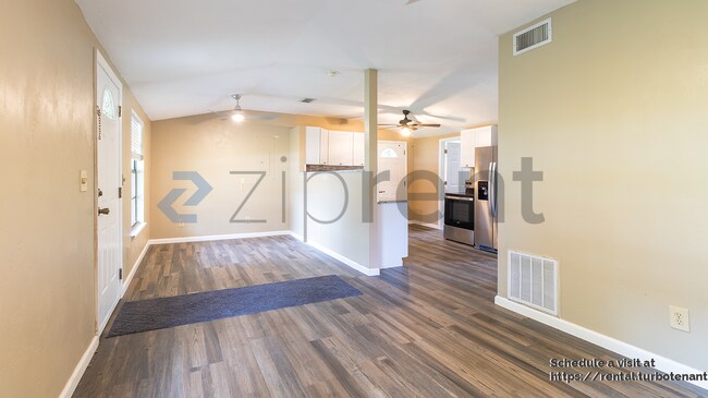 Foto del edificio - 1584 Selma Ave