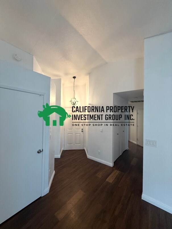 Foto del edificio - 920 Vintage Oak Ave