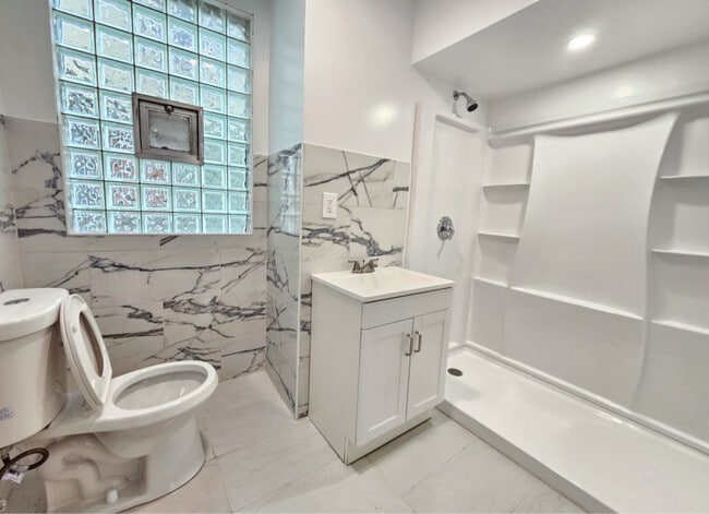 Foto del edificio - 121 N Menard Ave