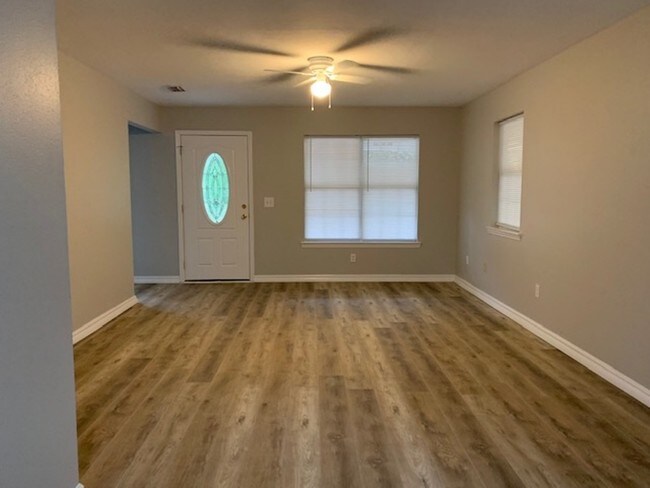 Foto del edificio - 8708 Perker Ln