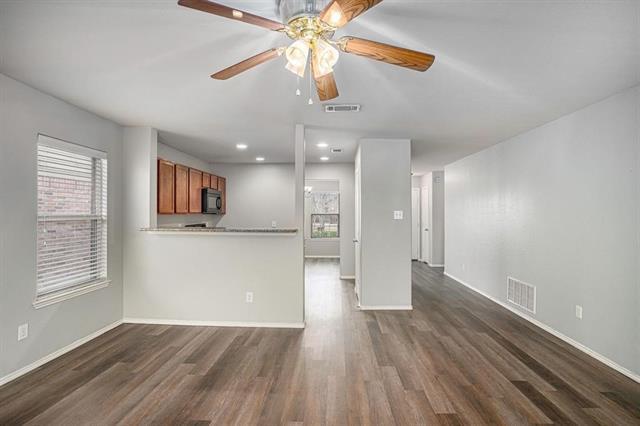 Foto del edificio - 320 Chalkstone Dr
