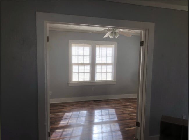 Building Photo - Oak