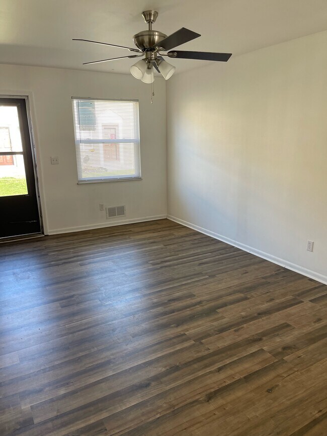 Building Photo - 5742 Pine Tree N