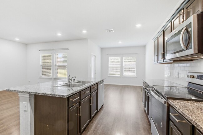 Foto del edificio - 1328 Broaddus Rd