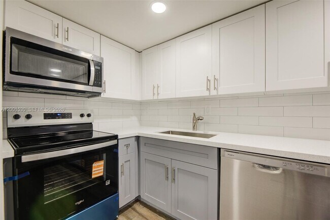 Foto del edificio - 565 NW 97th Ave