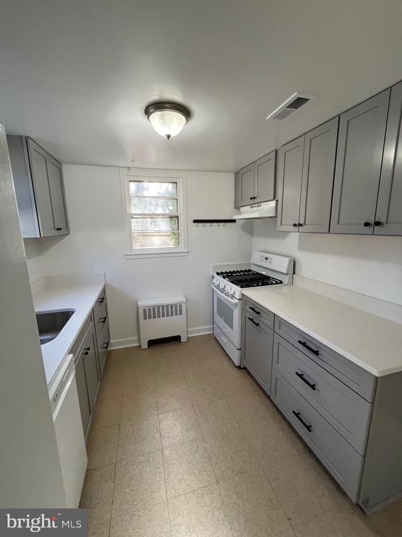 Foto del edificio - 1331 E Longview Dr