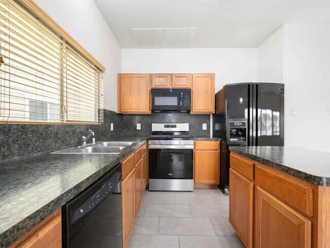 Foto del edificio - 20827 Settlers Lake Cir N